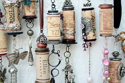 Completely clever idea for personalized Christmas ornaments to make and give at Christmas